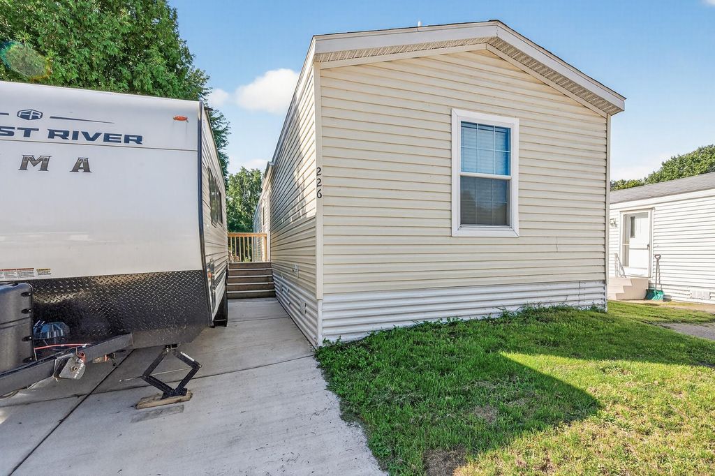 226 Mayfair Road, Vadnais Heights, MN 55127