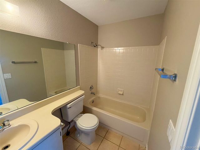 10577 W Maplewood Drive B, Littleton, CO 80127