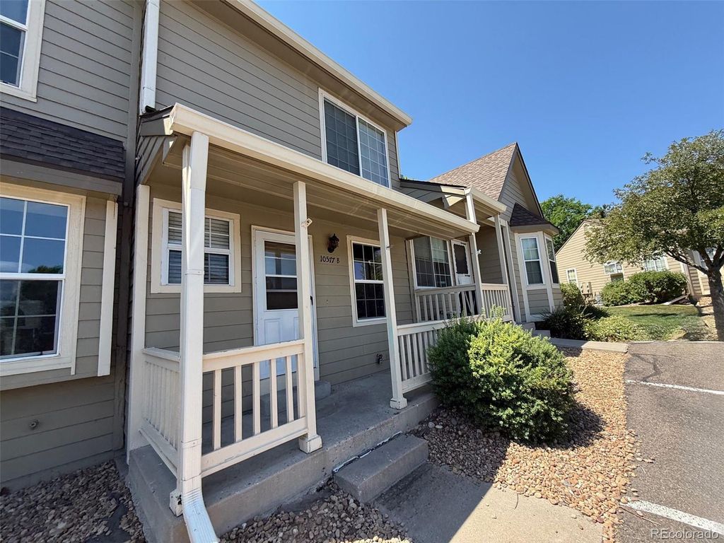 Image 2 of property listing at 10577 W Maplewood Drive B, Littleton, CO 80127