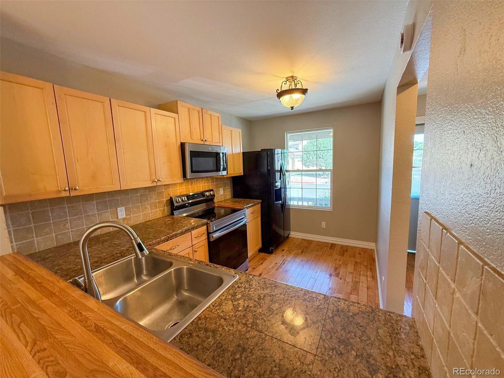Image 3 of property listing at 10577 W Maplewood Drive B, Littleton, CO 80127