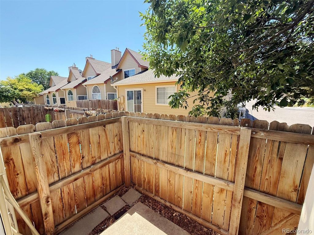 Image 10 of property listing at 10577 W Maplewood Drive B, Littleton, CO 80127