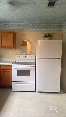 304 W Myrtle Avenue, Foley, AL 36535