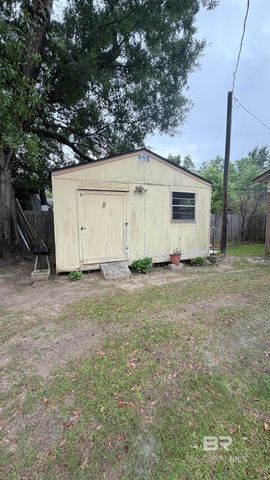 304 W Myrtle Avenue, Foley, AL 36535