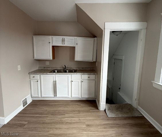 16902 Langly Avenue, Cleveland, OH 44128