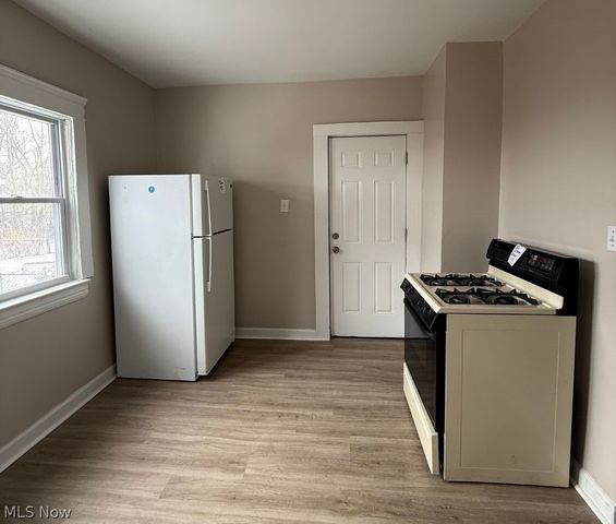 16902 Langly Avenue, Cleveland, OH 44128