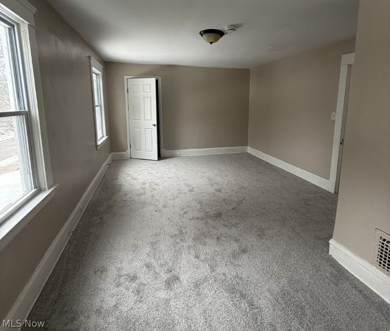 16902 Langly Avenue, Cleveland, OH 44128