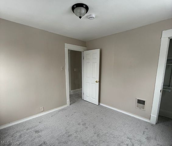 16902 Langly Avenue, Cleveland, OH 44128