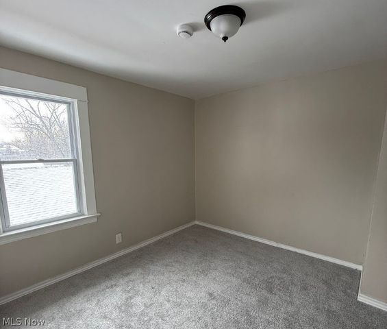 16902 Langly Avenue, Cleveland, OH 44128