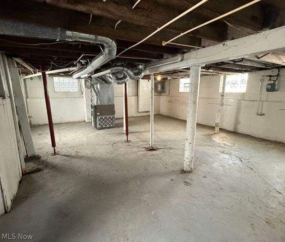 16902 Langly Avenue, Cleveland, OH 44128