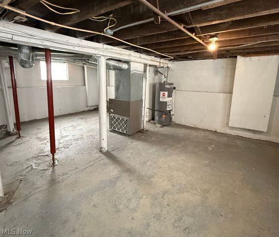 16902 Langly Avenue, Cleveland, OH 44128