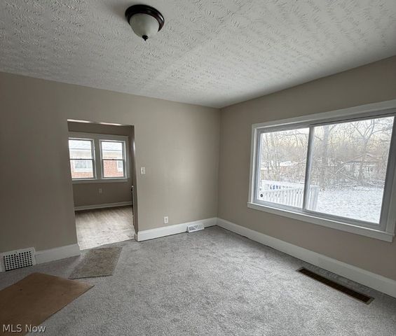 16902 Langly Avenue, Cleveland, OH 44128