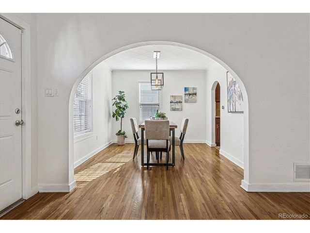 2877 S Logan St, Englewood, CO 80113