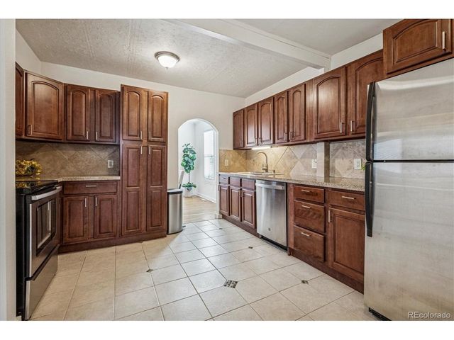 2877 S Logan St, Englewood, CO 80113