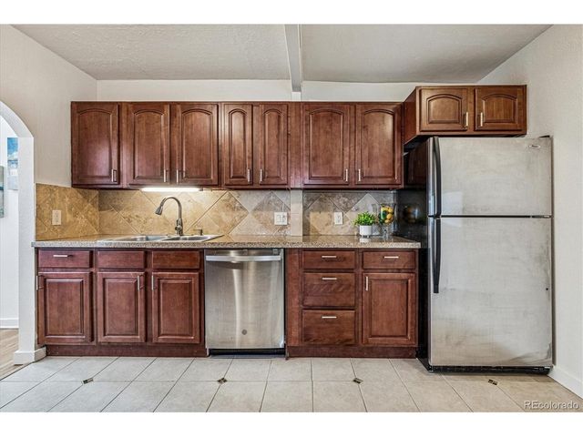 2877 S Logan St, Englewood, CO 80113