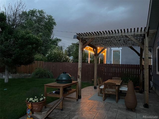 2877 S Logan St, Englewood, CO 80113