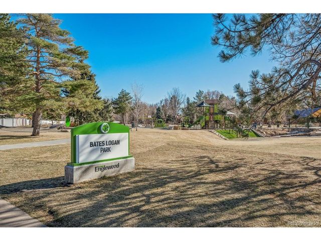 2877 S Logan St, Englewood, CO 80113