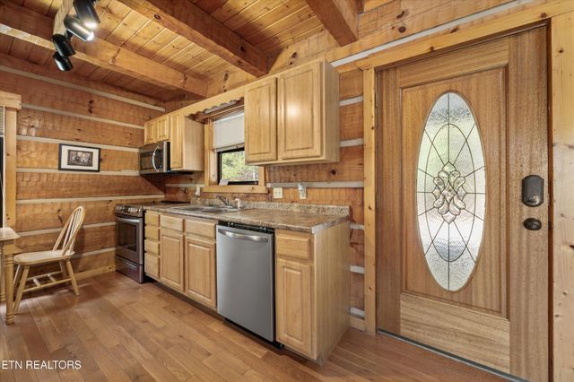 4210 Mountain Rest Way, Sevierville, TN 37876