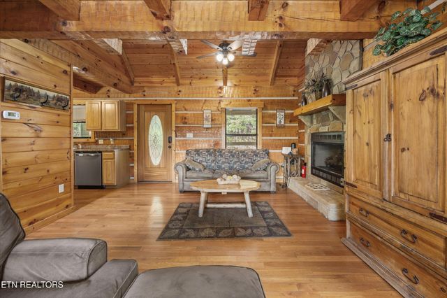 4210 Mountain Rest Way, Sevierville, TN 37876