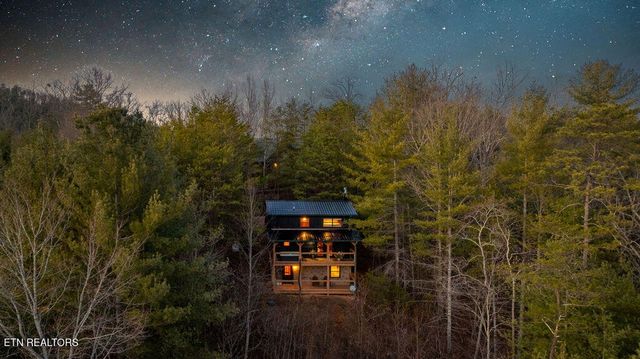 4210 Mountain Rest Way, Sevierville, TN 37876