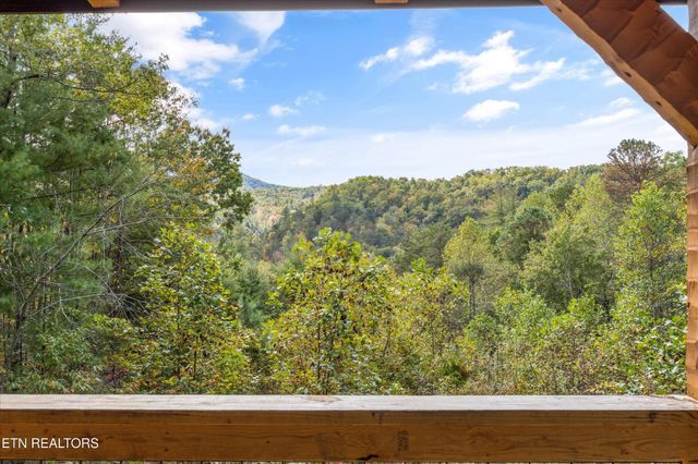 4210 Mountain Rest Way, Sevierville, TN 37876