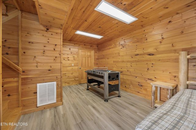 4210 Mountain Rest Way, Sevierville, TN 37876