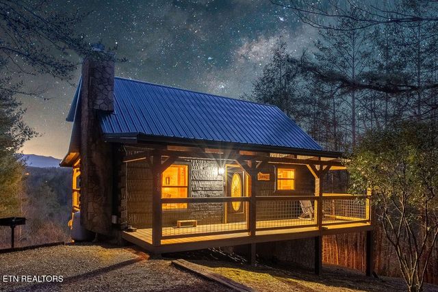 4210 Mountain Rest Way, Sevierville, TN 37876