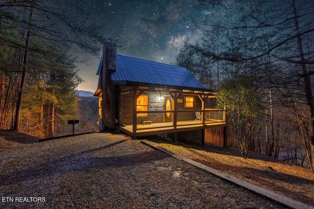 4210 Mountain Rest Way, Sevierville, TN 37876