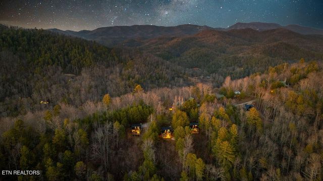 4210 Mountain Rest Way, Sevierville, TN 37876