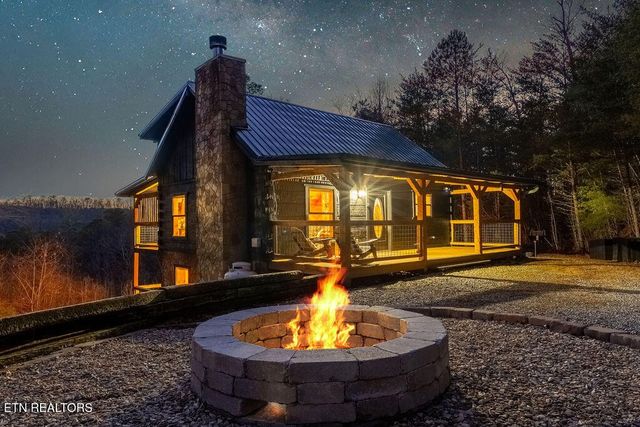 4210 Mountain Rest Way, Sevierville, TN 37876