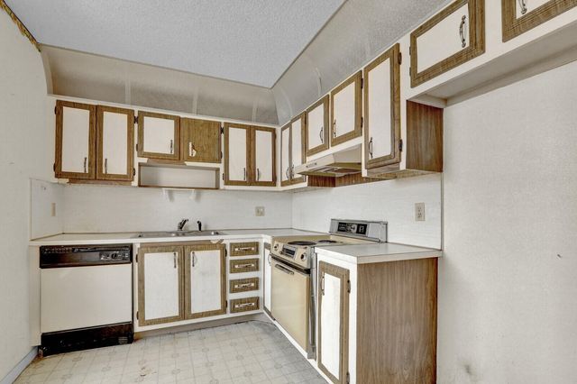 835 Salem Lane, Lake Worth, FL 33467