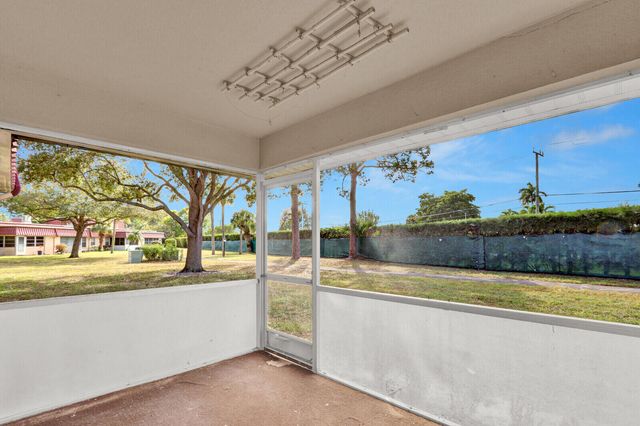 835 Salem Lane, Lake Worth, FL 33467