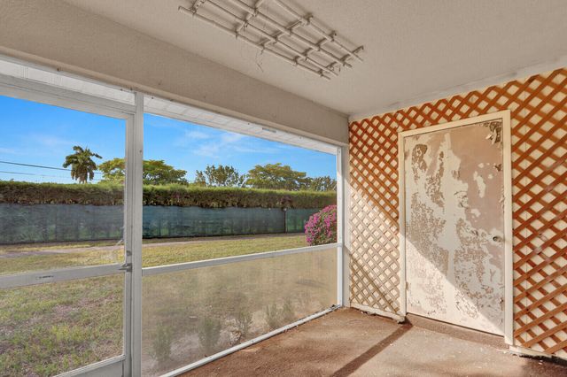 835 Salem Lane, Lake Worth, FL 33467