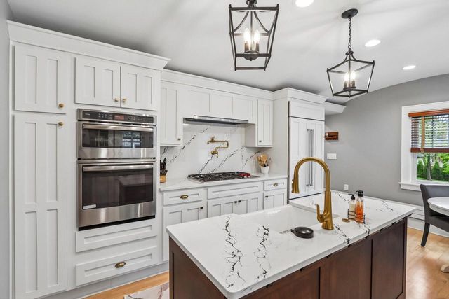 717 Lake View AVENUE, Whitefish Bay, WI 53217