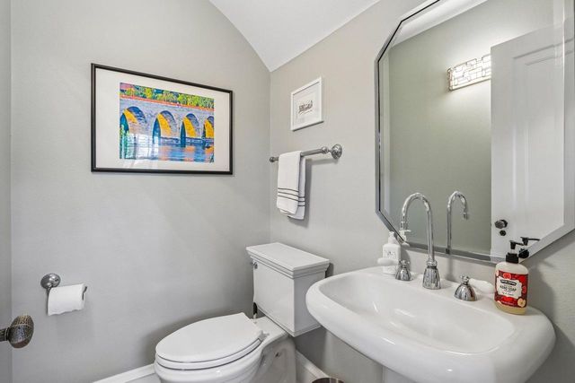717 Lake View AVENUE, Whitefish Bay, WI 53217