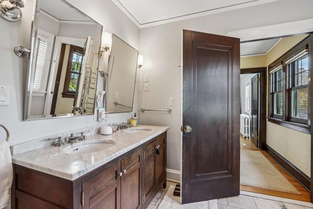 717 Lake View AVENUE, Whitefish Bay, WI 53217