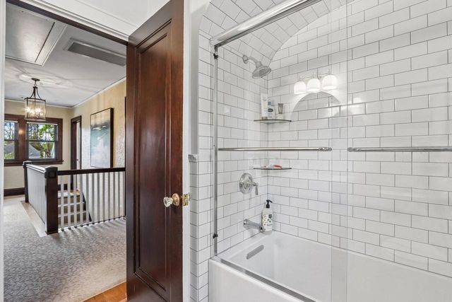 717 Lake View AVENUE, Whitefish Bay, WI 53217
