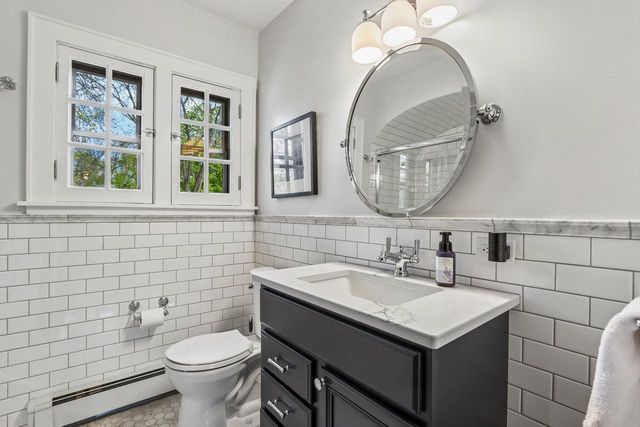 717 Lake View AVENUE, Whitefish Bay, WI 53217