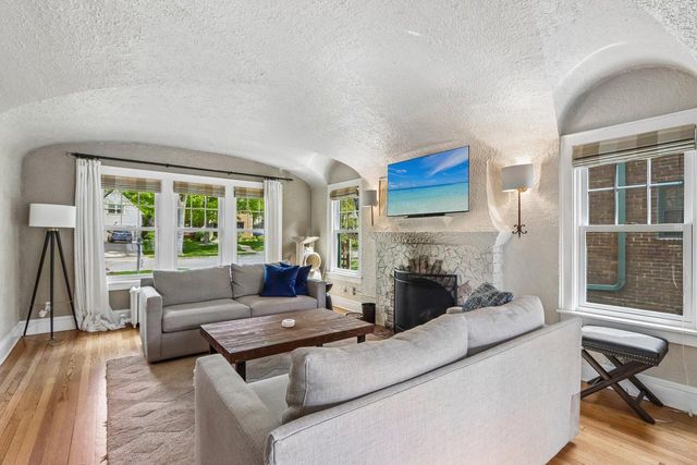 717 Lake View AVENUE, Whitefish Bay, WI 53217