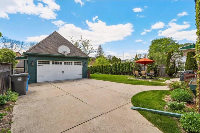 717 Lake View AVENUE, Whitefish Bay, WI 53217