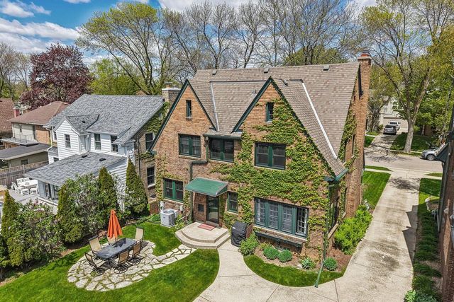 717 Lake View AVENUE, Whitefish Bay, WI 53217