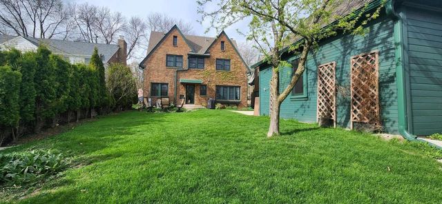 717 Lake View AVENUE, Whitefish Bay, WI 53217
