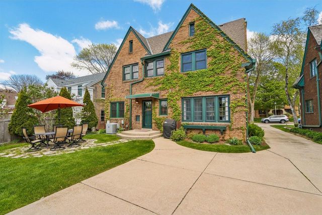 717 Lake View AVENUE, Whitefish Bay, WI 53217
