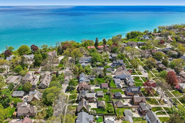 717 Lake View AVENUE, Whitefish Bay, WI 53217
