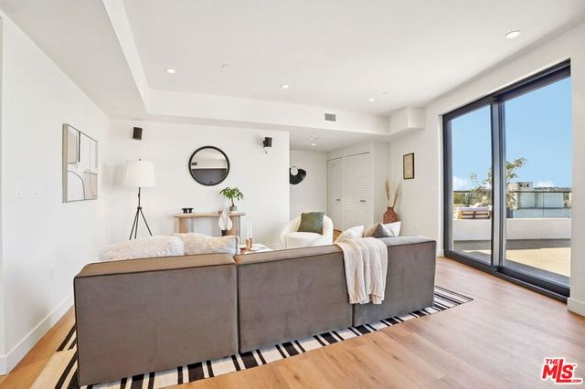 1110 S Spaulding Avenue PH2, Los Angeles, CA 90019