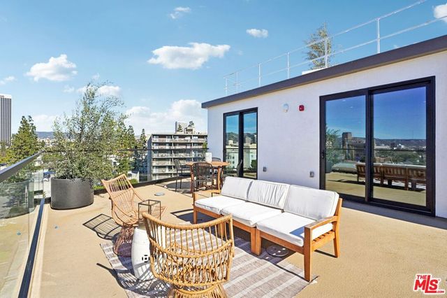 1110 S Spaulding Avenue PH2, Los Angeles, CA 90019