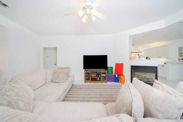 1705 E Leach St, Kilgore, TX 75662