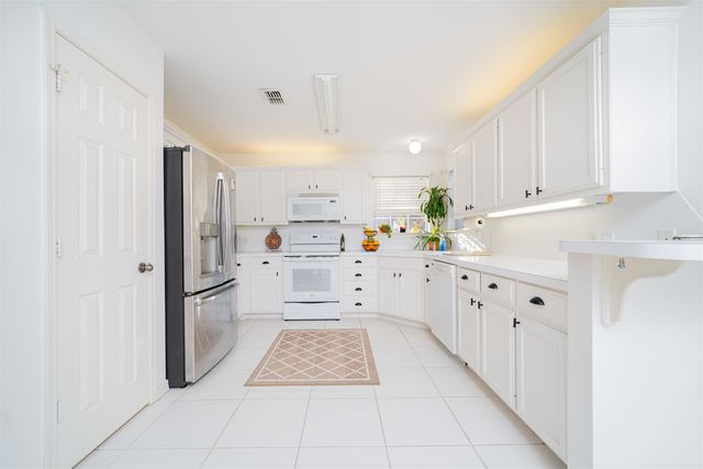 1705 E Leach St, Kilgore, TX 75662