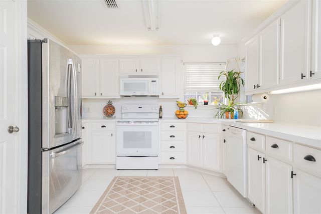 1705 E Leach St, Kilgore, TX 75662