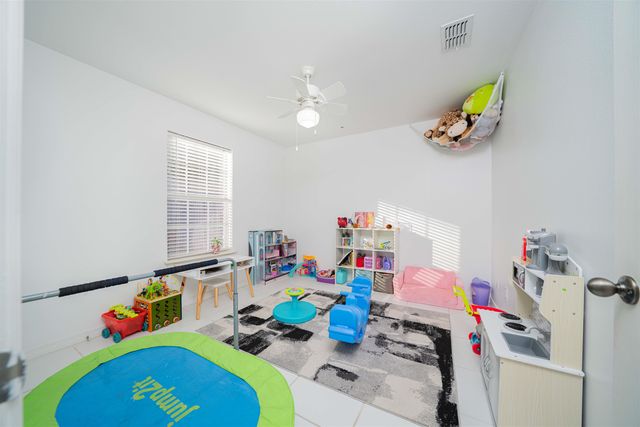 1705 E Leach St, Kilgore, TX 75662