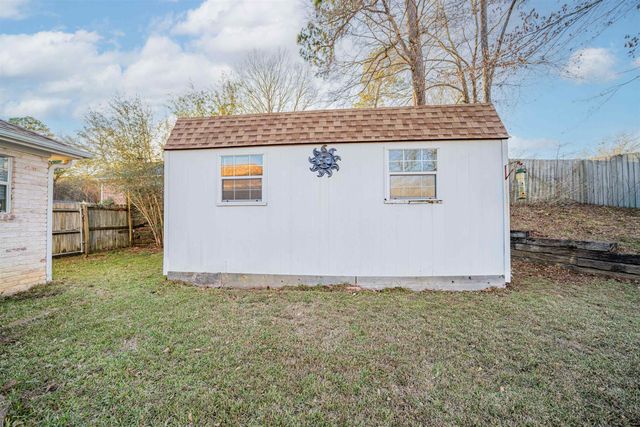 1705 E Leach St, Kilgore, TX 75662